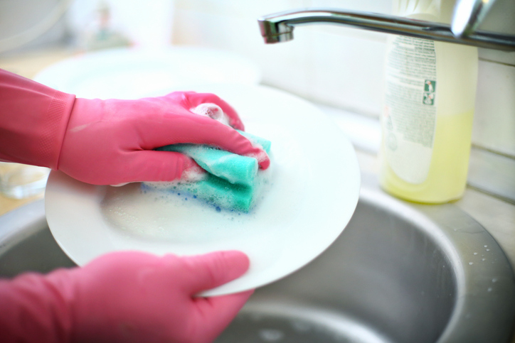 Dishwashing with gloves
